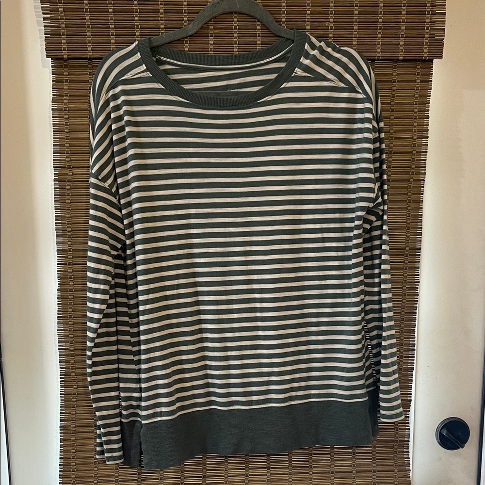 Lou & Grey Women’s Striped Crewneck Tee- Super Soft!!!